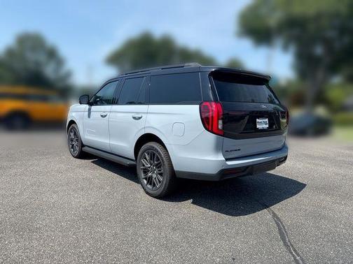 GLACIER GRAY MET TRI-COAT 2026 Ford Expedition Platinum