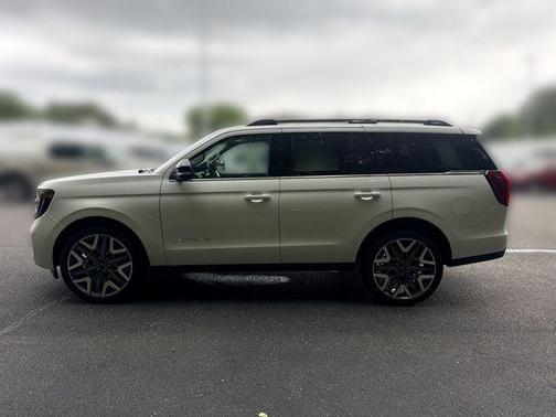 STAR WHITE MET TRI-COAT 2026 Ford Expedition Platinum
