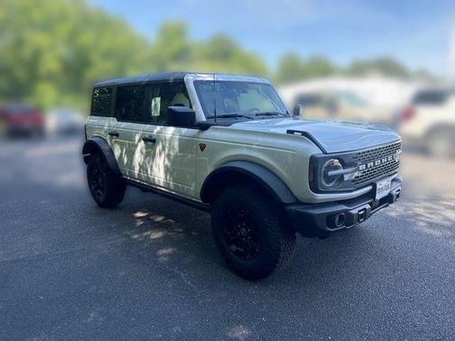 OXFORD WHITE 2026 Ford Bronco Badlands