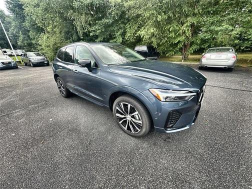 2024 Volvo XC60 B5 Plus Dark Theme