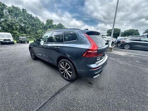 2024 Volvo XC60 B5 Plus Dark Theme