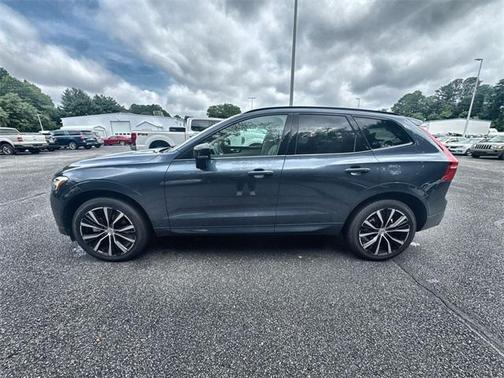 2024 Volvo XC60 B5 Plus Dark Theme