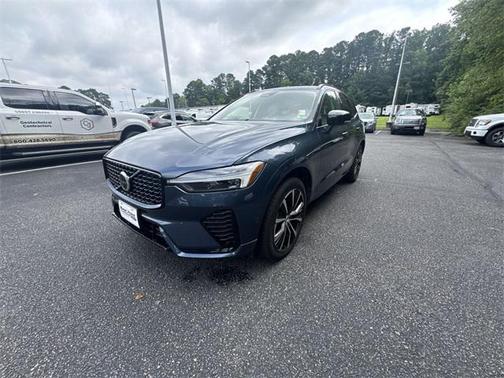 2024 Volvo XC60 B5 Plus Dark Theme
