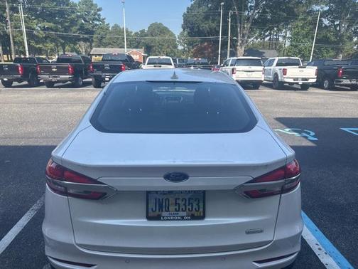 2020 Ford Fusion SE