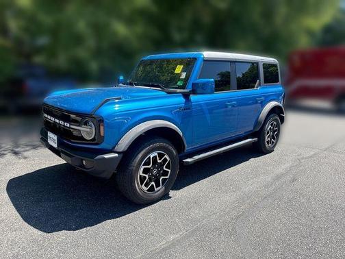 VELOCITY BLUE METALLIC 2024 Ford Bronco Outer Banks