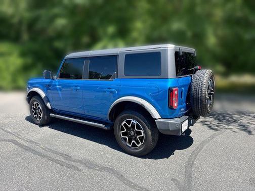 VELOCITY BLUE METALLIC 2024 Ford Bronco Outer Banks