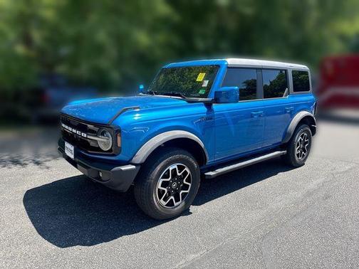 VELOCITY BLUE METALLIC 2024 Ford Bronco Outer Banks