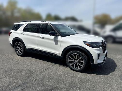STAR WHITE MET TRI-COAT 2026 Ford Explorer ST-Line