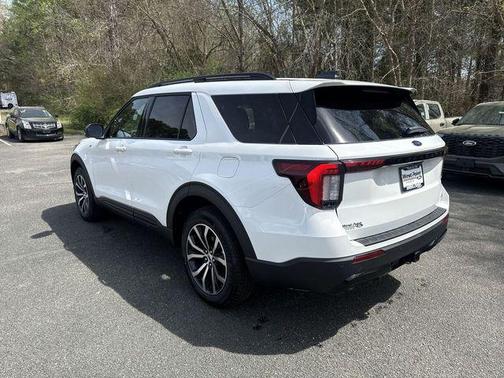 Star White Metallic Tri-Coat 2026 Ford Explorer ST-Line