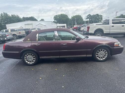 2006 Lincoln Town Car Signature