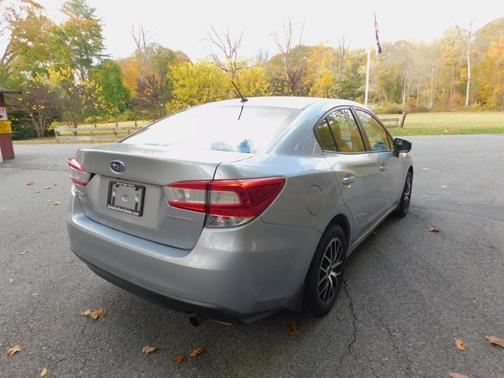 2019 Subaru Impreza 2.0i