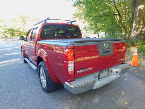 2009 Nissan Frontier LE Crew Cab