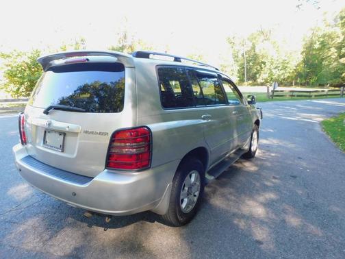 2003 Toyota Highlander Base