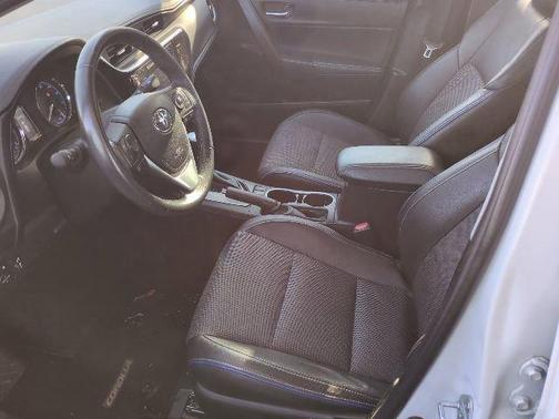 Super White 2017 Toyota Corolla SE