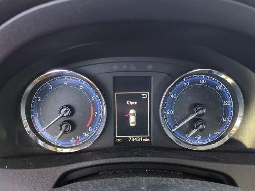 Super White 2017 Toyota Corolla SE