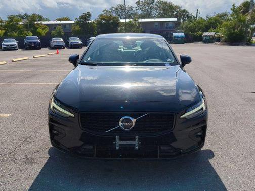 2024 Volvo S60 B5 Plus Dark Theme