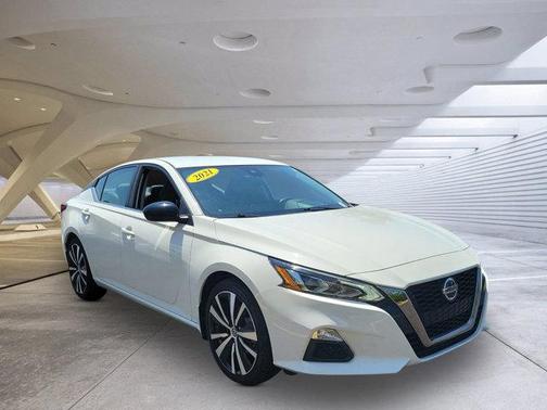 Pearl White Tricoat 2021 Nissan Altima SR FWD
