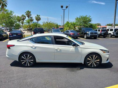 Pearl White Tricoat 2021 Nissan Altima SR FWD