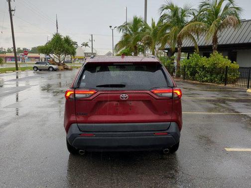 2020 Toyota RAV4 LE