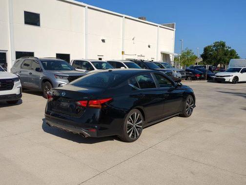 2020 Nissan Altima SR FWD