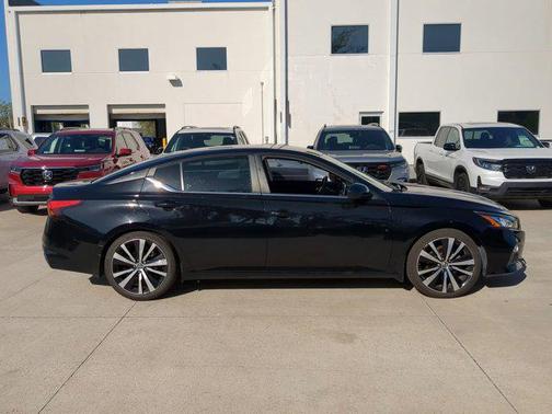 2020 Nissan Altima SR FWD