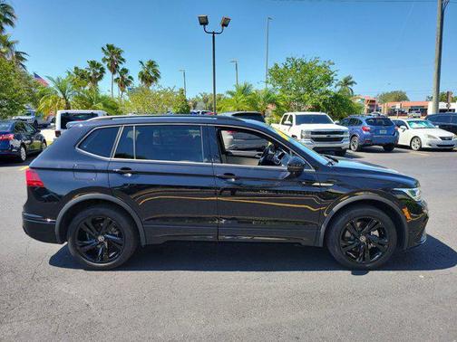 Deep Black Pearl 2023 Volkswagen Tiguan 2.0T SE R-Line Black 4MOTION