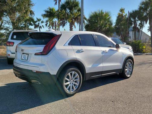 Crystal White Tricoat 2021 Cadillac XT4 Luxury