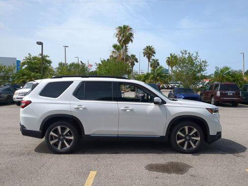 2025 Honda Pilot Touring 8-Passenger