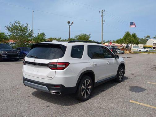 2025 Honda Pilot Touring 8-Passenger
