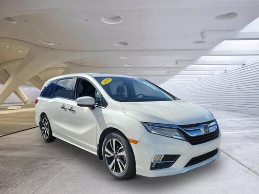 Lunar Silver Metallic 2019 Honda Odyssey Elite