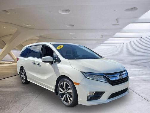 Lunar Silver Metallic 2019 Honda Odyssey Elite