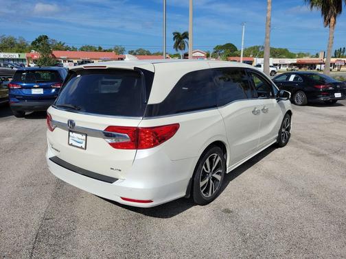 Lunar Silver Metallic 2019 Honda Odyssey Elite