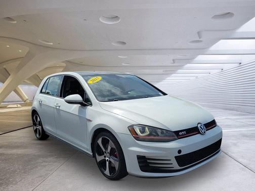 Pure White 2015 Volkswagen Golf GTI 2.0T SE 4-Door