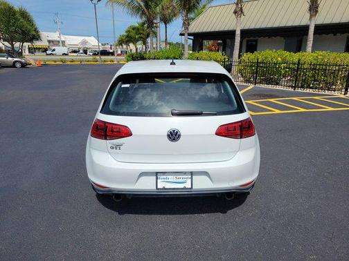 Pure White 2015 Volkswagen Golf GTI 2.0T SE 4-Door
