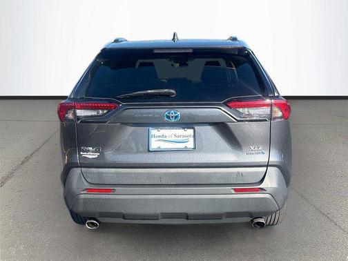 2022 Toyota RAV4 Hybrid XLE