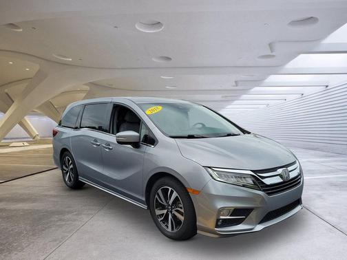 White Diamond Pearl 2018 Honda Odyssey Elite