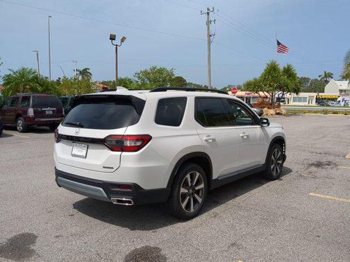 2025 Honda Pilot Touring 8-Passenger