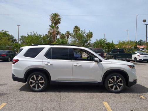 2025 Honda Pilot Touring 8-Passenger