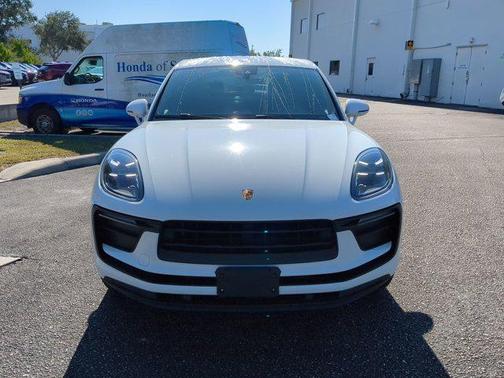 2022 Porsche Macan Base