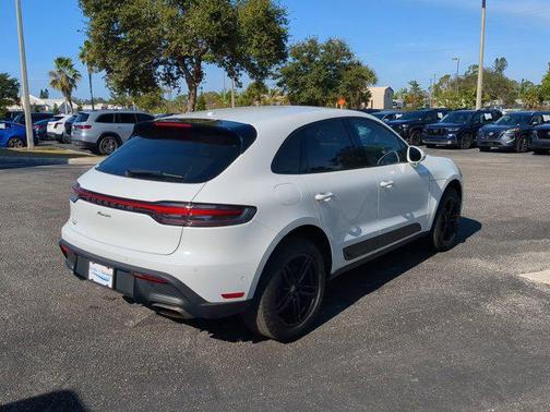 2022 Porsche Macan Base