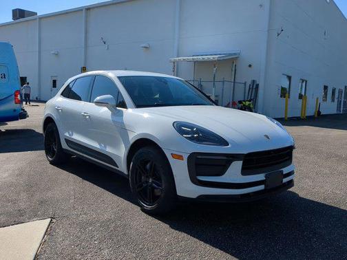 2022 Porsche Macan Base