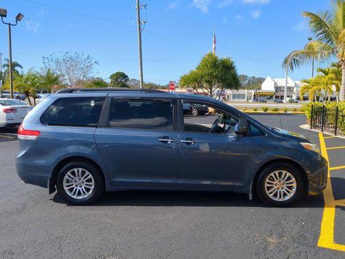 2014 Toyota Sienna XLE