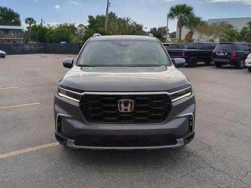2025 Honda Pilot Touring 8-Passenger