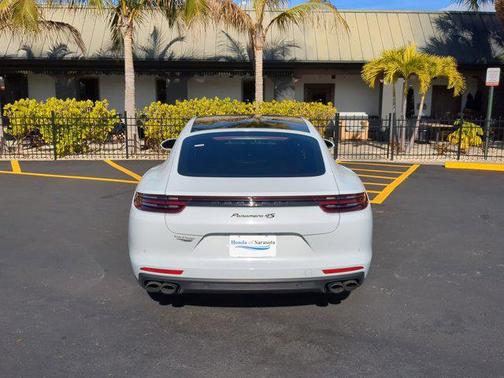 2018 Porsche Panamera 4S