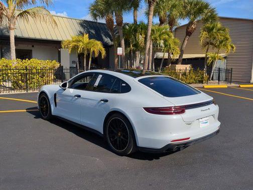 2018 Porsche Panamera 4S