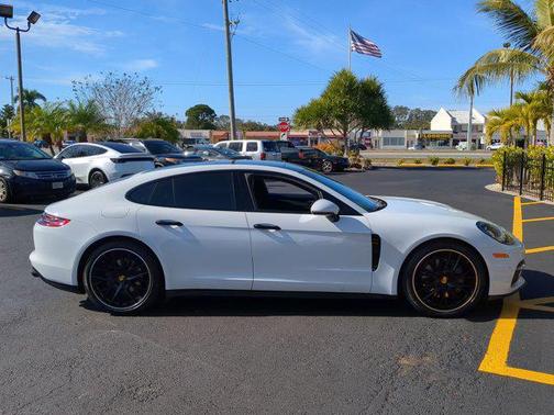 2018 Porsche Panamera 4S