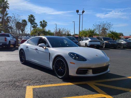 2018 Porsche Panamera 4S