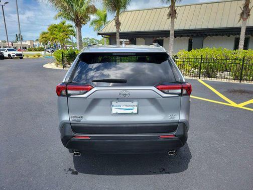 Silver Sky Metallic 2019 Toyota RAV4 XLE