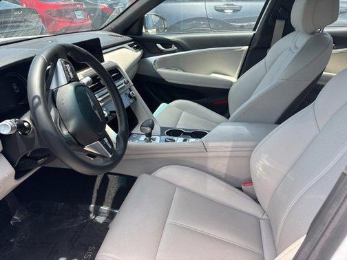 2024 Genesis G70 2.5T RWD