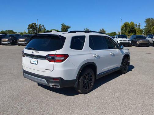 2025 Honda Pilot Touring 8-Passenger